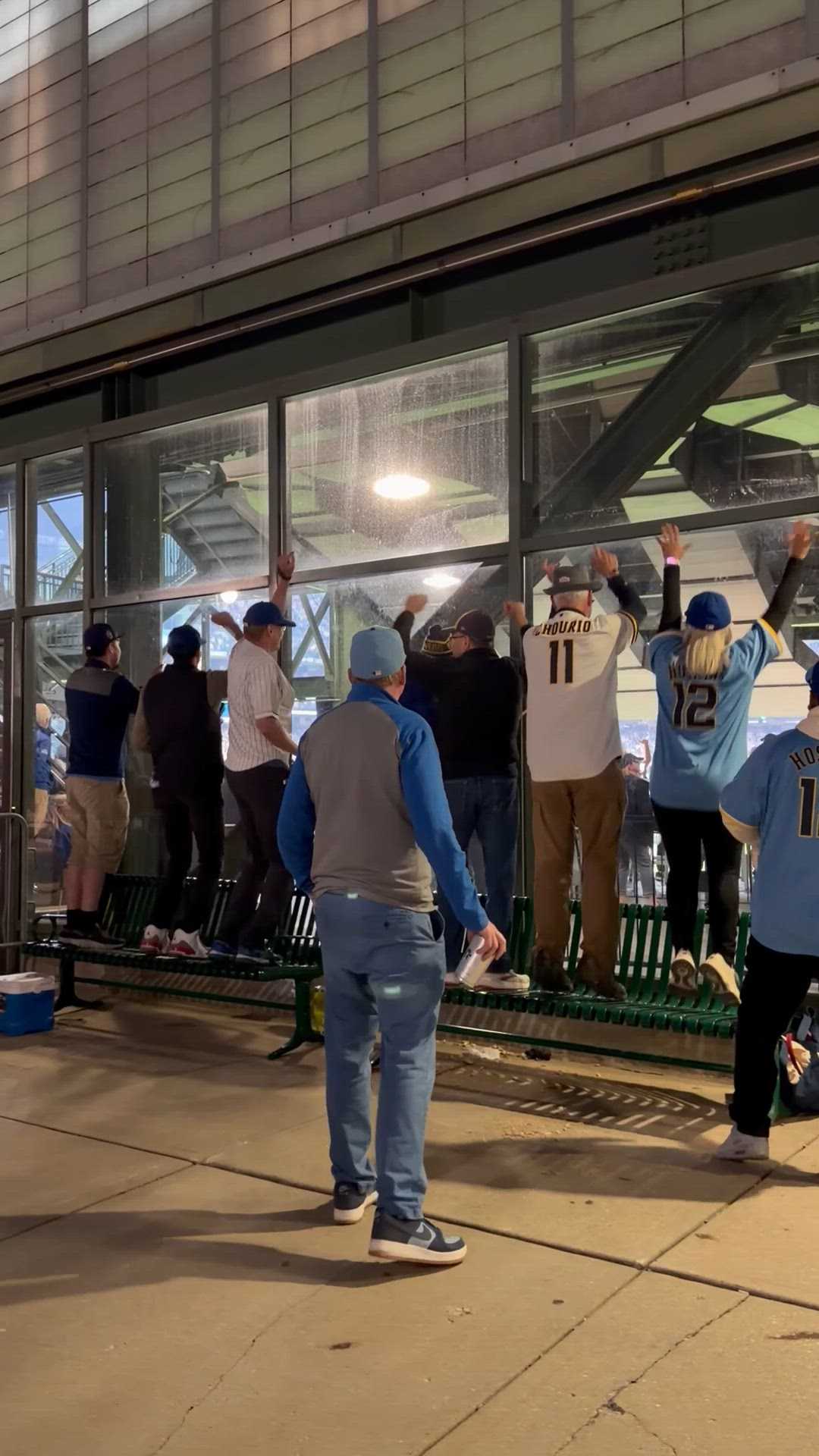 Brewers fans continue to watch World Series through stadium windows at American Family Field — WISN 12 Milwaukee, Piedmont Sports news