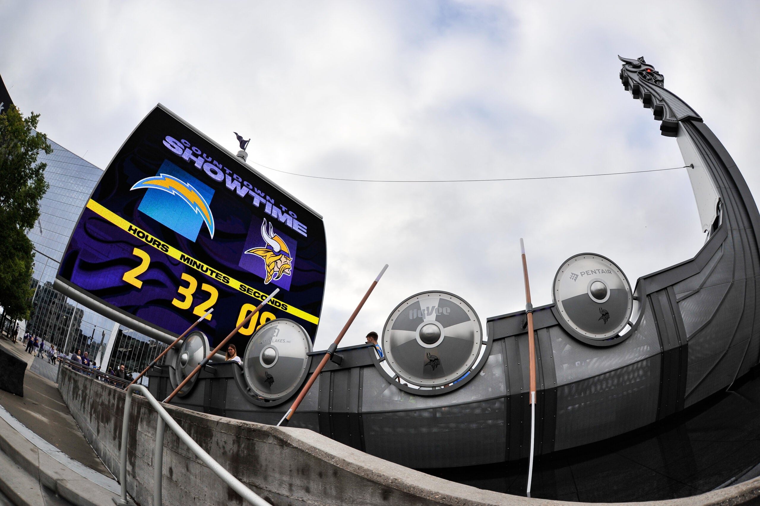 The Vikings’ Front Office Should at Least Make a Phone Call — Vikings Territory, Piedmont Arts news